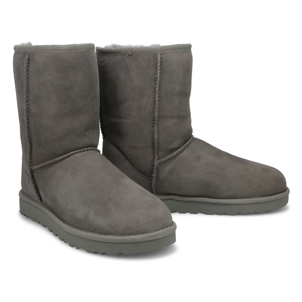 EXTRA DISCOUNT NWOT Short UGG Boots, Size 6
